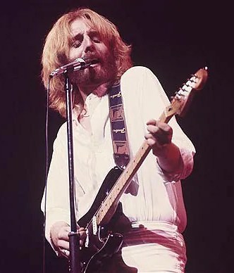 Andrew Gold Performance Photo
